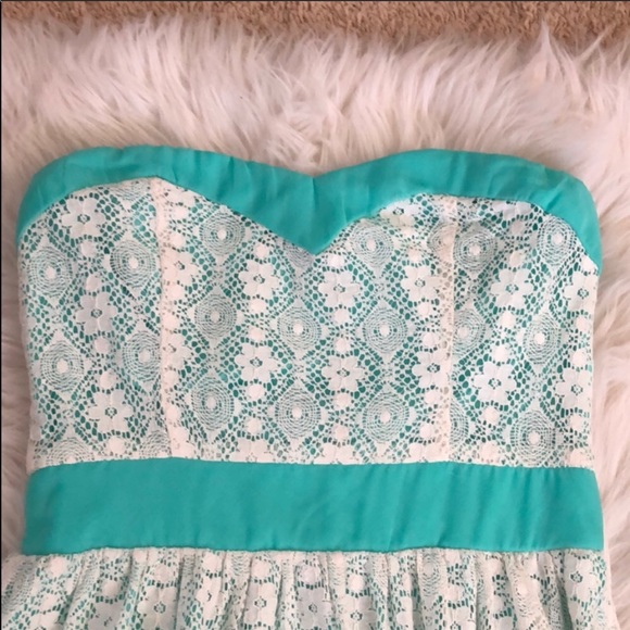 Strapless Lace Dress - Picture 3 of 8